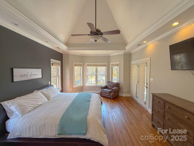 Building Photo - 876 Armstrong Rd