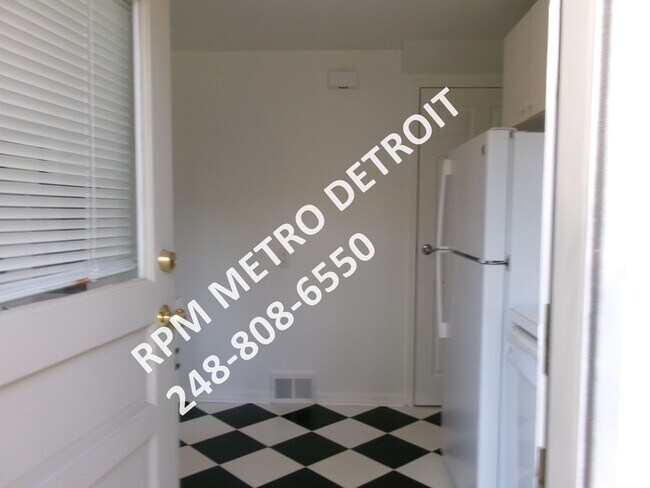 Building Photo - Charming Townhome in Birmingham
