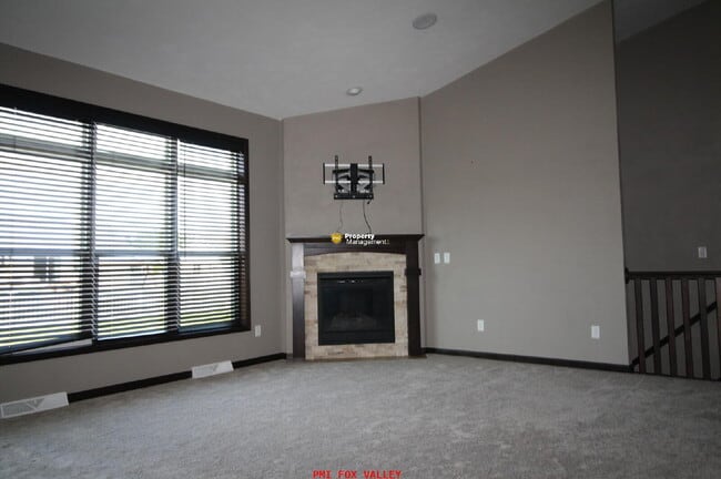 Building Photo - Short Lease Available