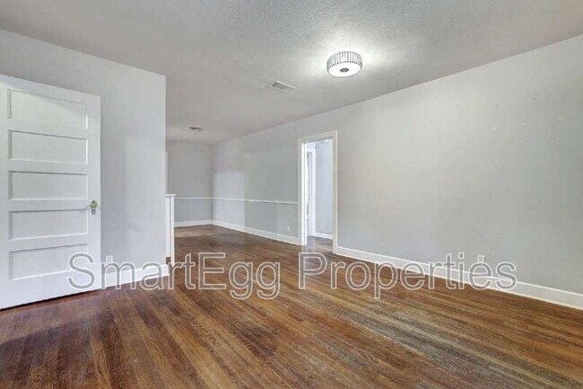 Building Photo - 1309 E 13th St