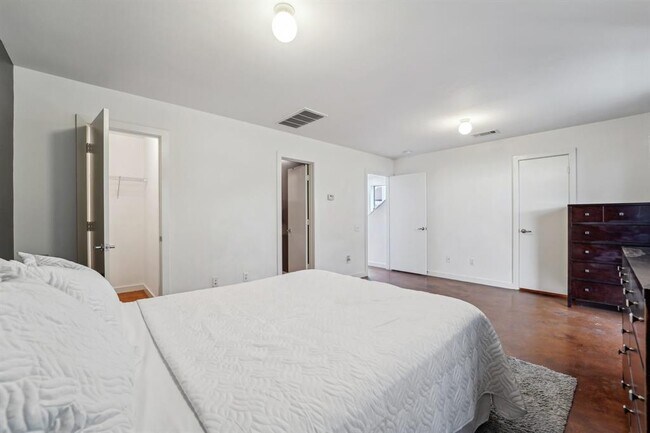 Building Photo - 6951 Ardmore St