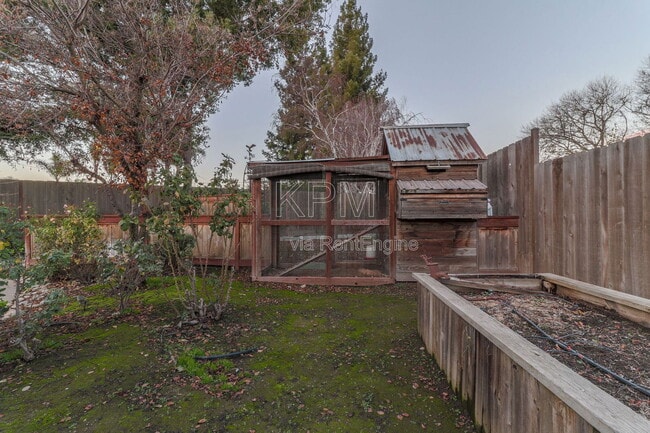 Building Photo - 2326 Carriage Dr