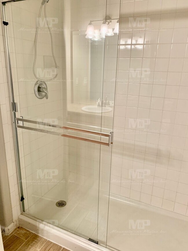 Building Photo - 4825 Hahns Peak Dr