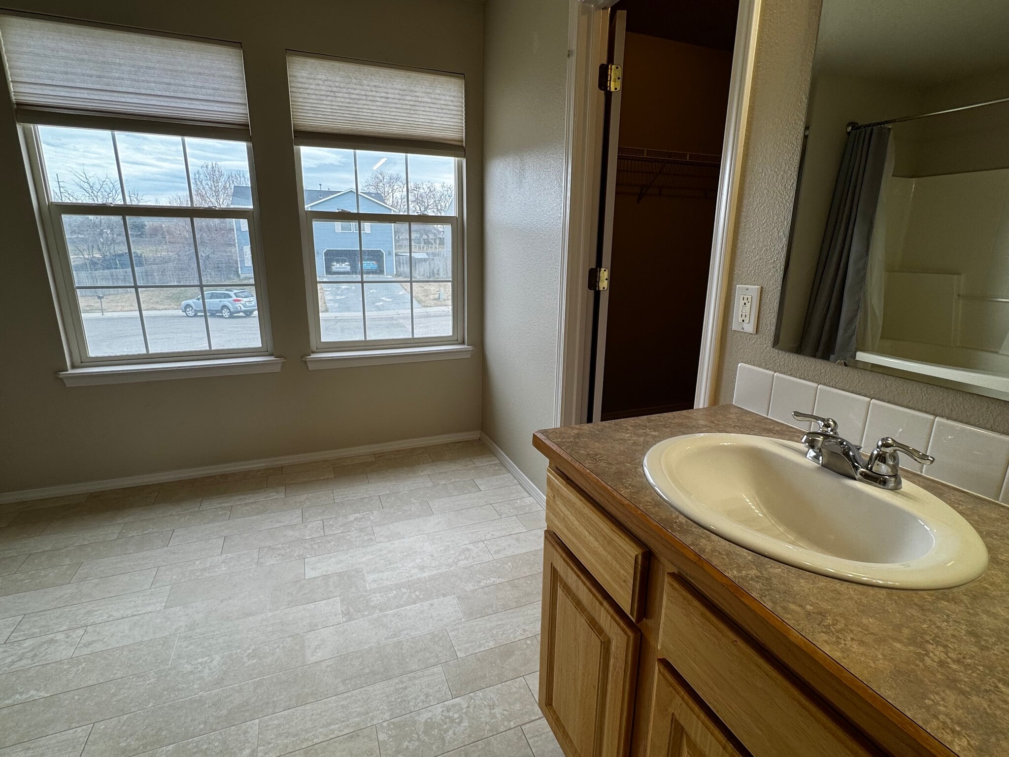 Building Photo - 172 W Tehuti Ct