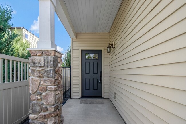 Building Photo - Discover this charming 4-bedroom, 2.5-bath...