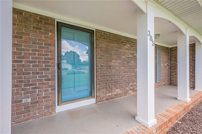 Building Photo - 385 Stonebridge Trail