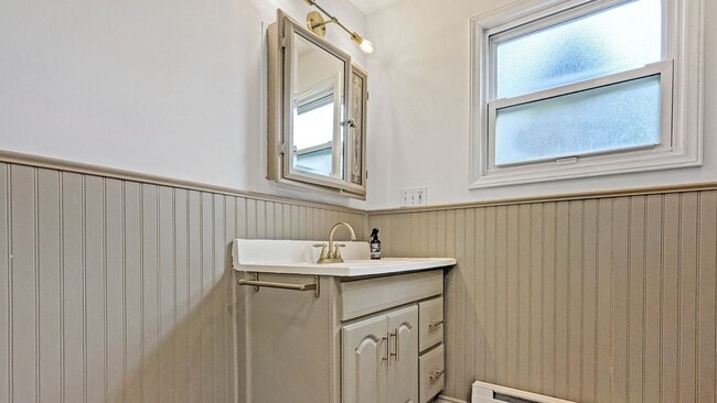 Building Photo - 3 bedroom (Entire House) in the Solitude Village section of High Bridge