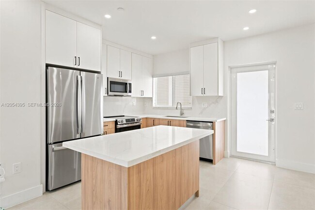 Building Photo - 4732 SW 87th Ct