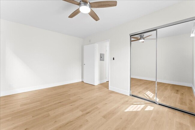 Building Photo - 6110 Cahuenga Blvd