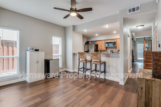 Building Photo - 552 Josephine St