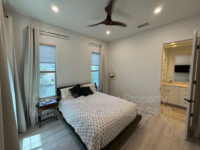 Building Photo - 74635 Tesla Dr