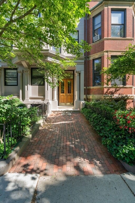 Building Photo - 322 Beacon St