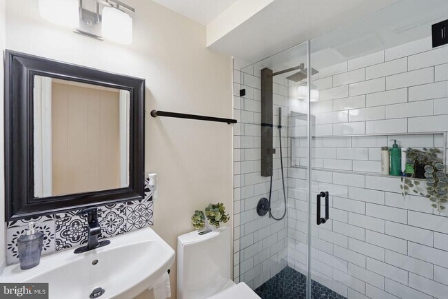 Building Photo - 9809 Sunset Dr