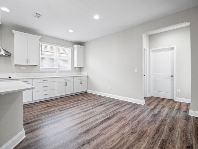 Building Photo - 4 bedroom, 3 bath home in Grand Landings G...