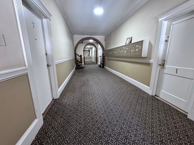 Building Photo - 59 Hemenway St