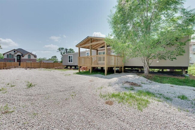 Building Photo - 315 Broadmore Dr