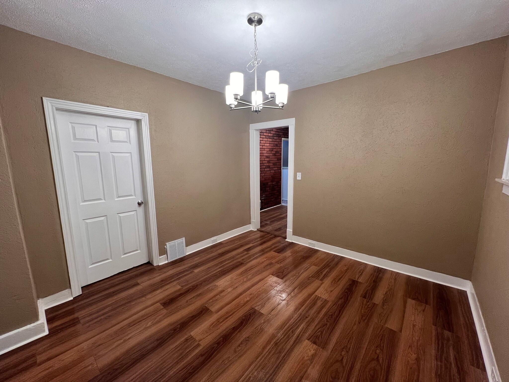 Building Photo - 2518 Hermansau St