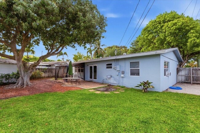 Building Photo - 1510 NE 32nd Pl