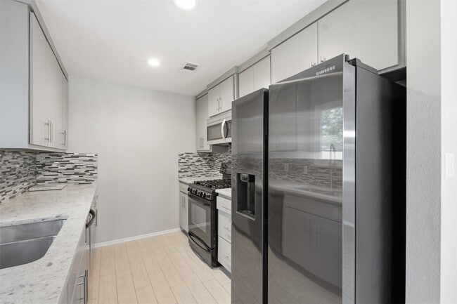 Building Photo - 4118 Garden Springs Dr