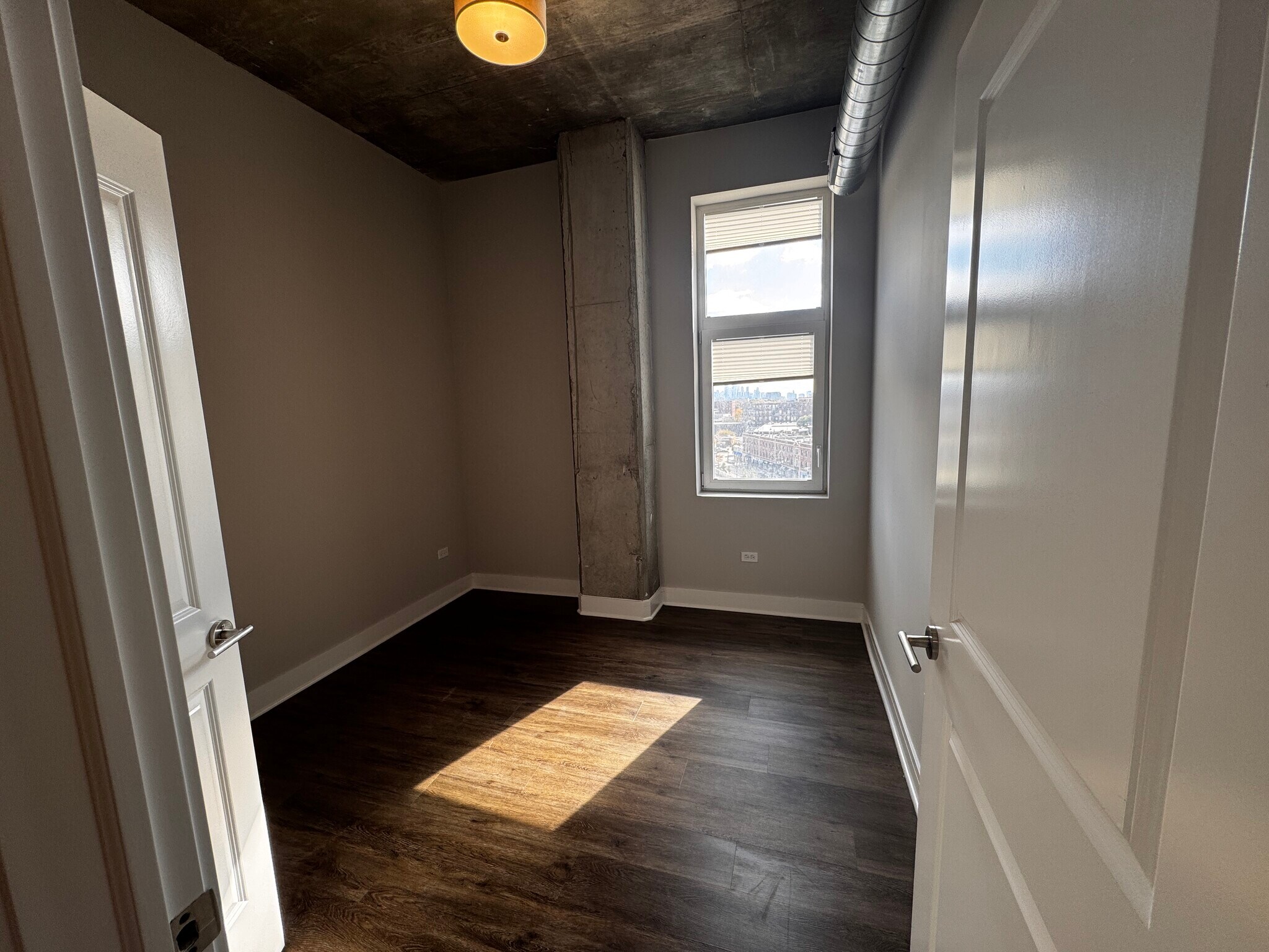 Building Photo - 3845 N Broadway St