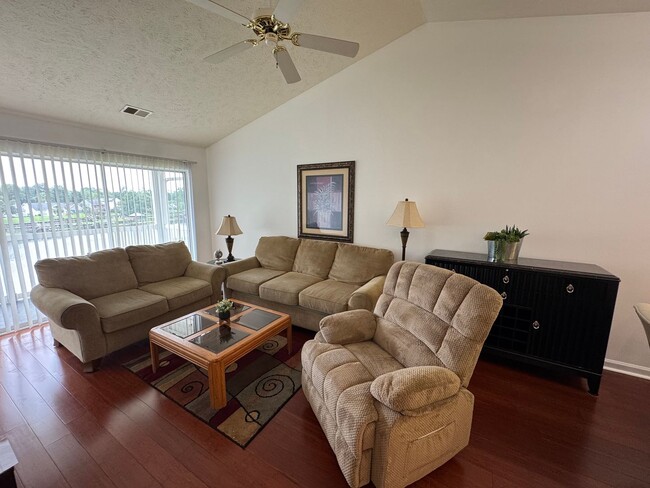 Building Photo - Myrtle Beach - 2 Bedroom / 2 Bathroom Furn...