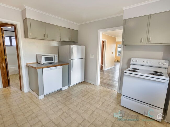 Building Photo - $500 OFF Special - Beautiful 4 Bed/1 Bath Home in Astoria