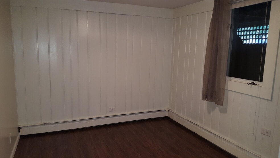 East Bedroom - 309 Washtenaw Ave