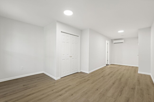 Building Photo - 173 Van Horne St