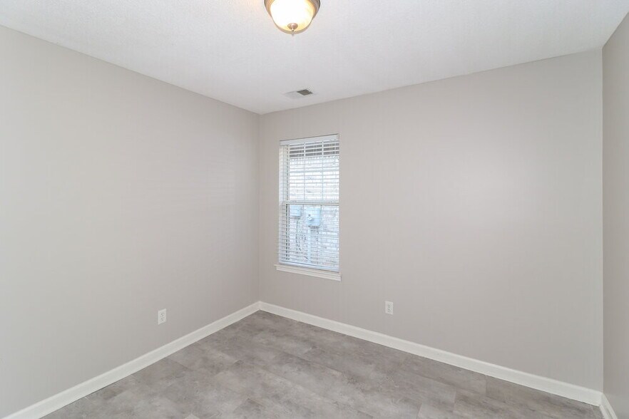Building Photo - 9887 Wynngate Dr