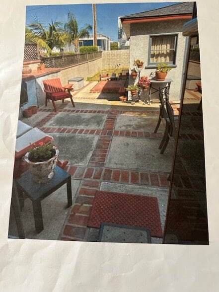 Building Photo - 408 S Gertruda Ave