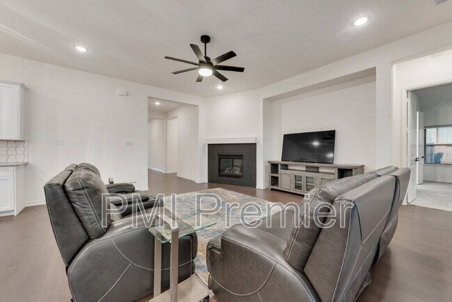 Building Photo - 2901 Little Wonder Ln