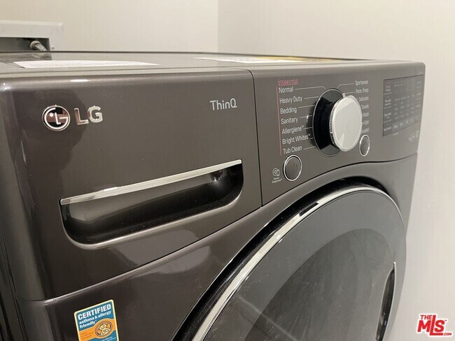 Building Photo - 1750 Camino Palmero St