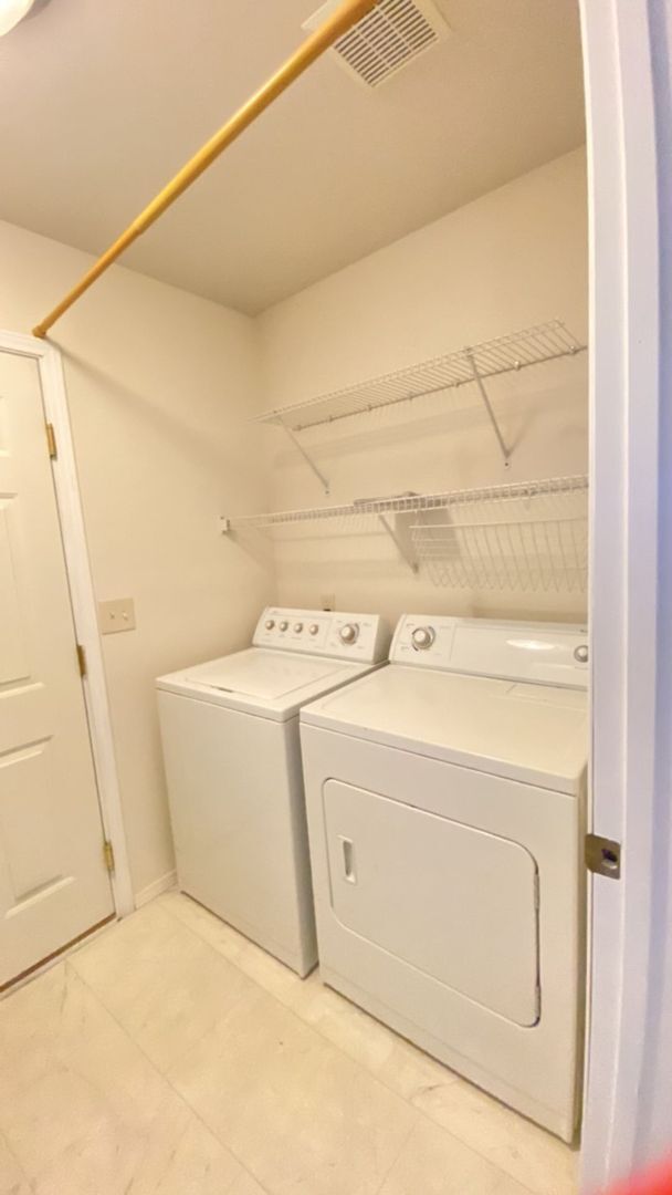 Building Photo - Rent Reduction! 3-Bed, 2-Bath Home with Mo...