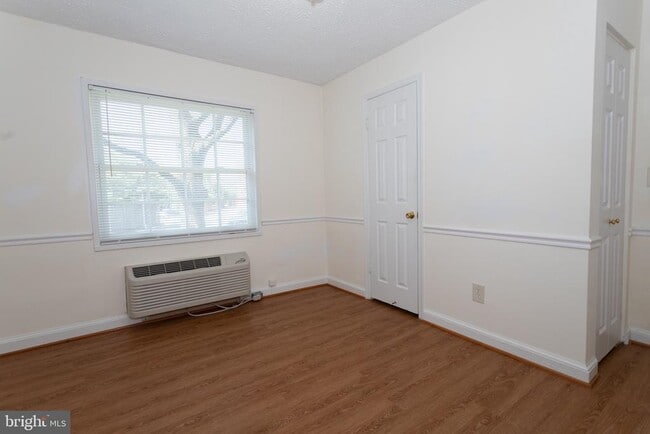 Building Photo - 1612 W Abingdon Dr