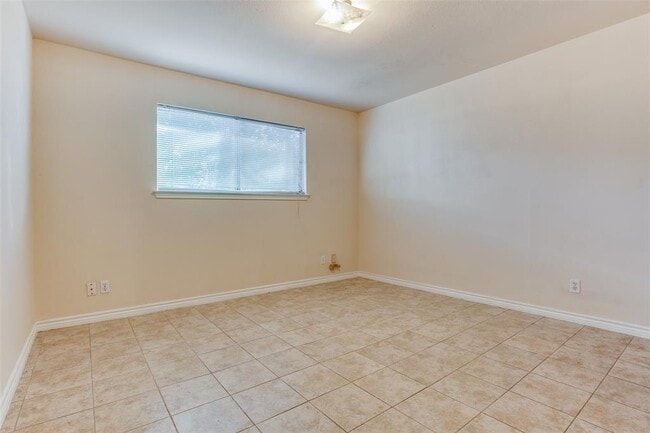 Building Photo - 8811 Clearbrook Trail
