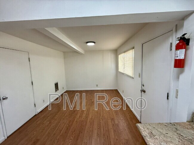 Building Photo - 335 Denslowe Dr