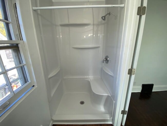 Building Photo - Bright 2BR / 2 Bath Bungalow Near Parks & Transit