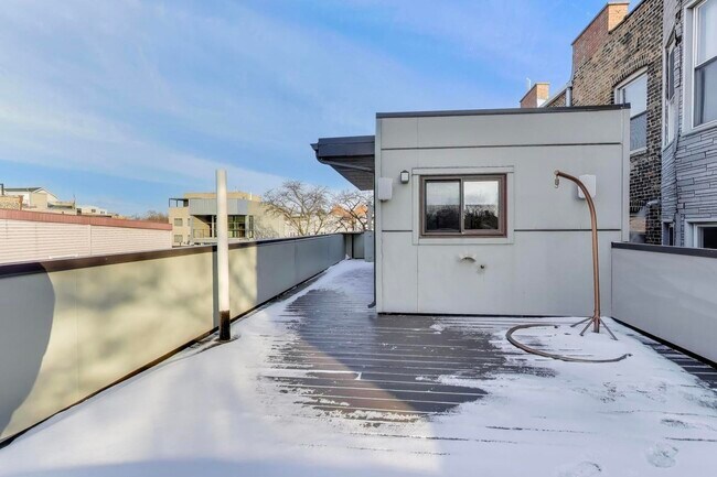 Building Photo - 1632 W Ohio St