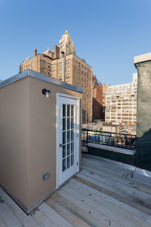 Building Photo - 7 E 75th St