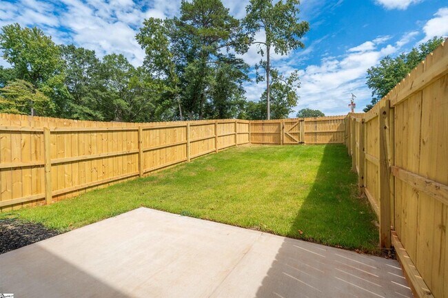 Building Photo - 124 Woodland Dr