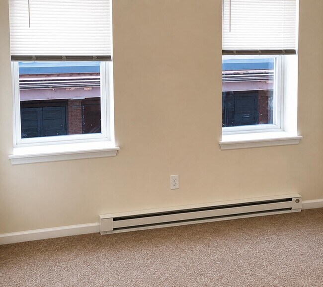 Building Photo - 121 W Potomac St
