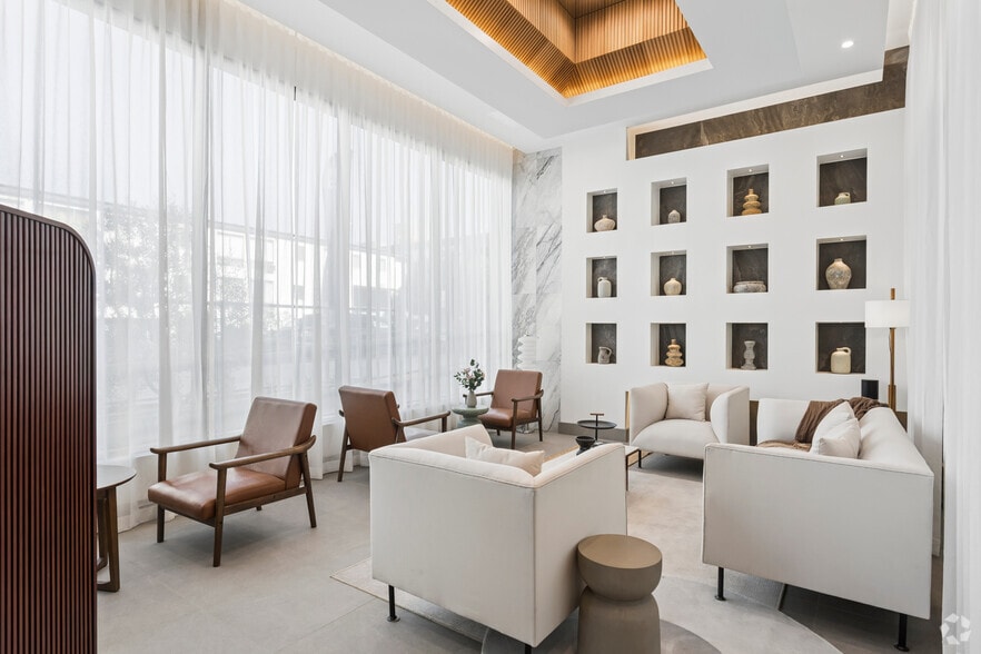 Lobby Photo - LAON Oxford