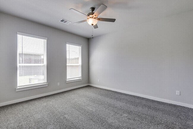 Building Photo - 736 Wheatfield Dr