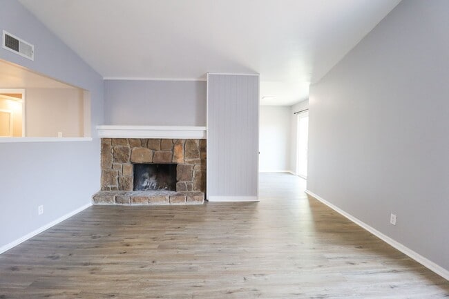 Building Photo - 2 Bed | 2 Bath in Central Tulsa!