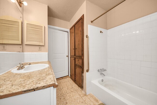 Building Photo - 9126 Willow Meadow Dr