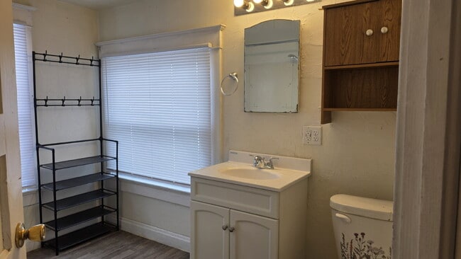 Building Photo - 3 Bedroom Home