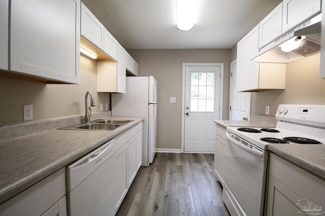 Building Photo - 6853 Roundup Ln