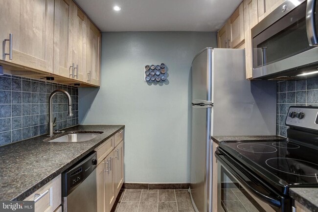 Building Photo - Dupont Circle!!// Professionally Managed// 1 Bedroom 1 Bathroom Condo