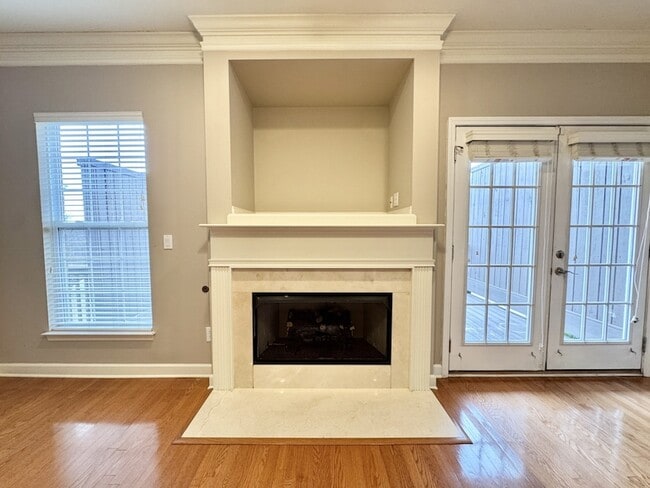 Building Photo - 1801 Brentwood Pointe