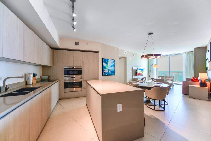 Building Photo - 4111 S Ocean Dr